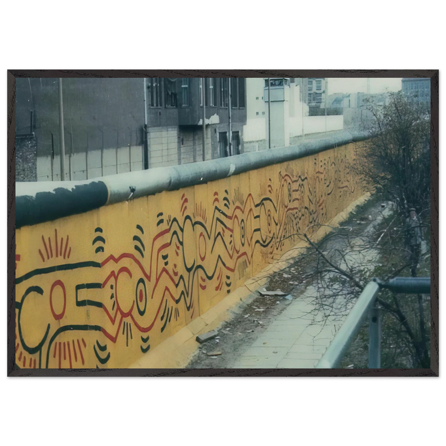 BERLIN MURAL 1986 N2 - Keith Haring 70x100 cm / 28x40 inches Framed Art Print – Black Wooden Frame