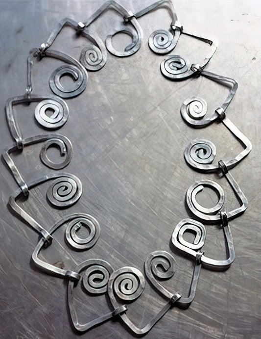 Calder at Tate Modern: The Revolutionary Legacy of Alexander Calder's Kinetic Sculpture - NECKLACE 1930 by Alexander Calder