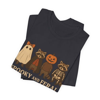 Spooky Raccoon Shirt, Grappige Halloween Grafisch T-shirt, Schattig Vintage Herfst T-shirt, Trendy Vrouwen Halloween Shirt, Feral Raccoon T-shirt